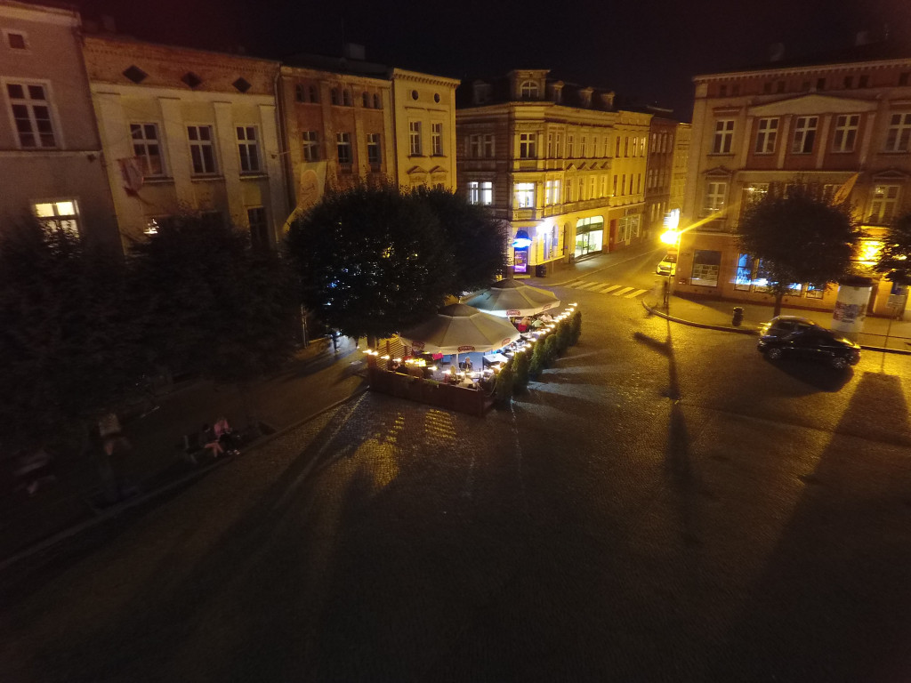 Rynek w Lesznie nocą