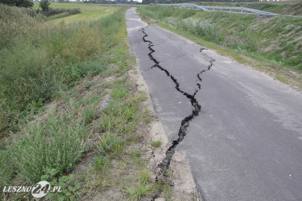 Zniszczona ścieżka rowerowa pod Osieczną