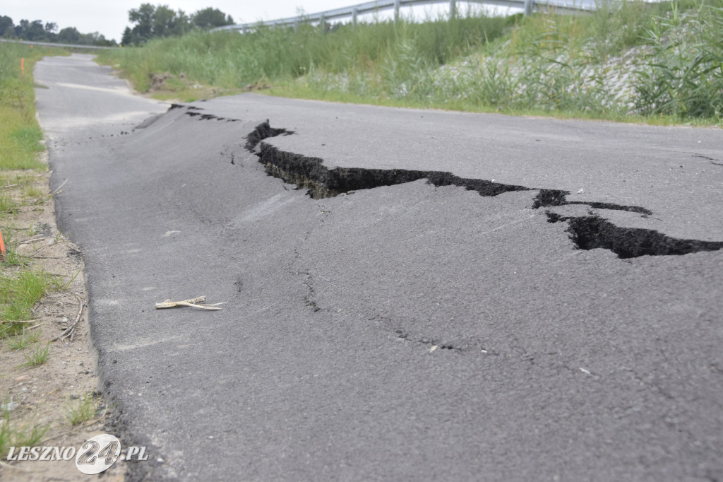 Zniszczona ścieżka rowerowa pod Osieczną