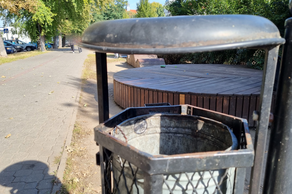 Na Kurpińskiego znowu są śmieci