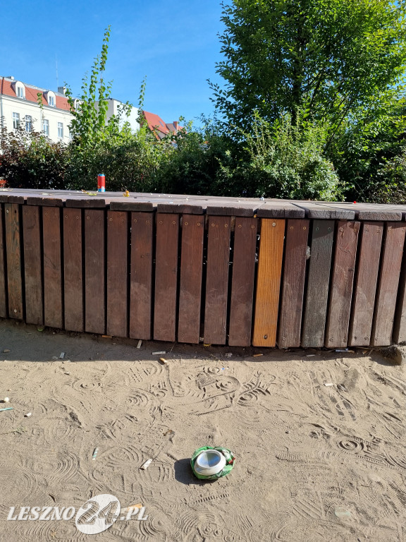 Na Kurpińskiego znowu są śmieci