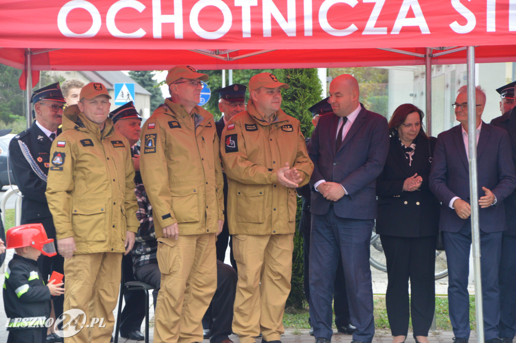 Strażacy z Wilkowic z nowym samochodem