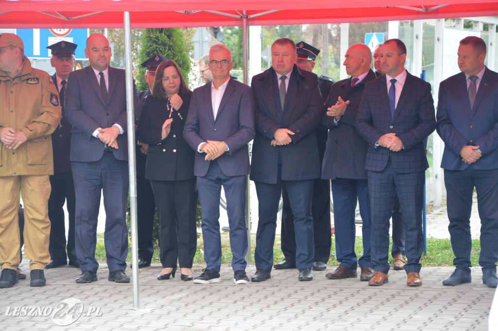 Strażacy z Wilkowic z nowym samochodem