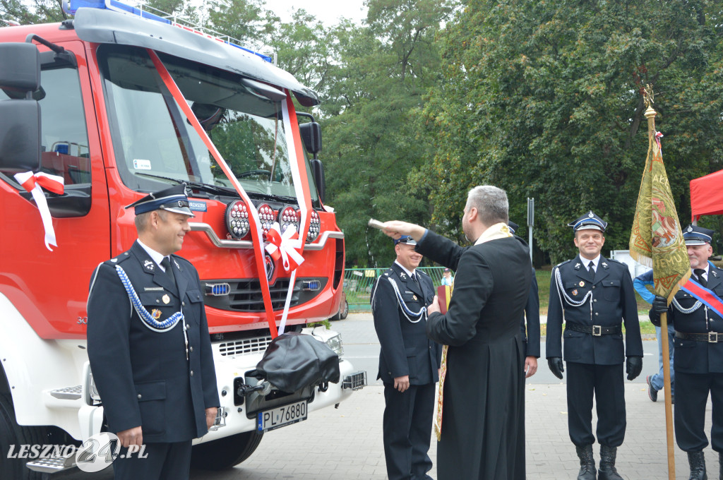 Strażacy z Wilkowic z nowym samochodem