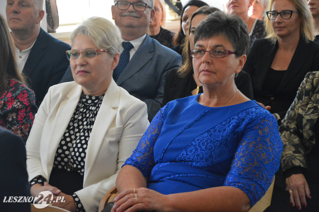 Medale, dyplomy i podziękowania. Wyróżniono nauczycieli