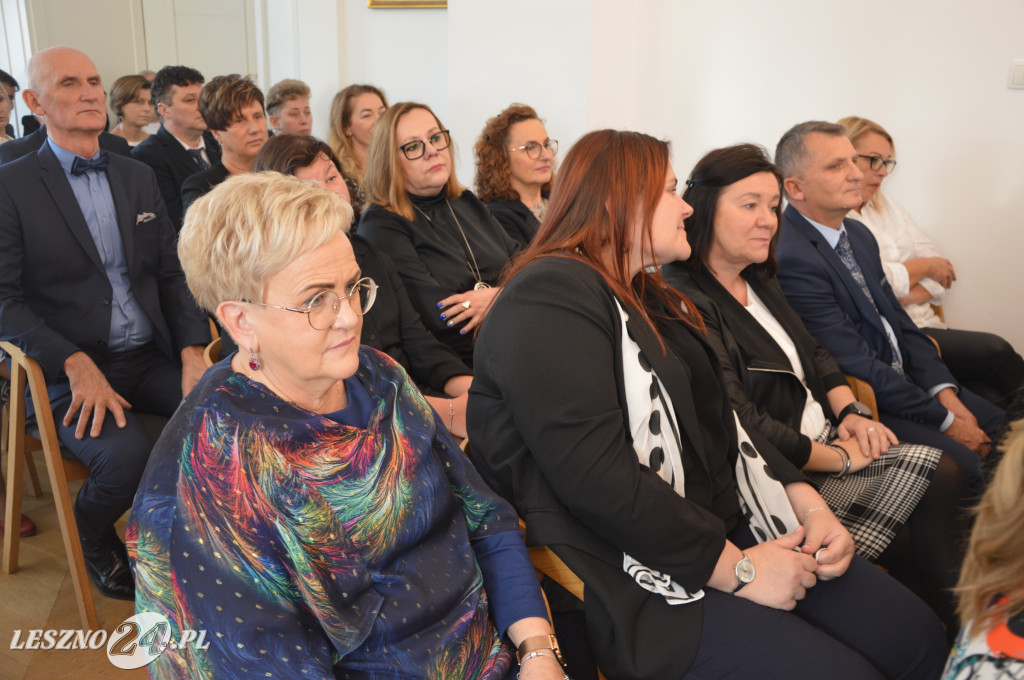 Medale, dyplomy i podziękowania. Wyróżniono nauczycieli