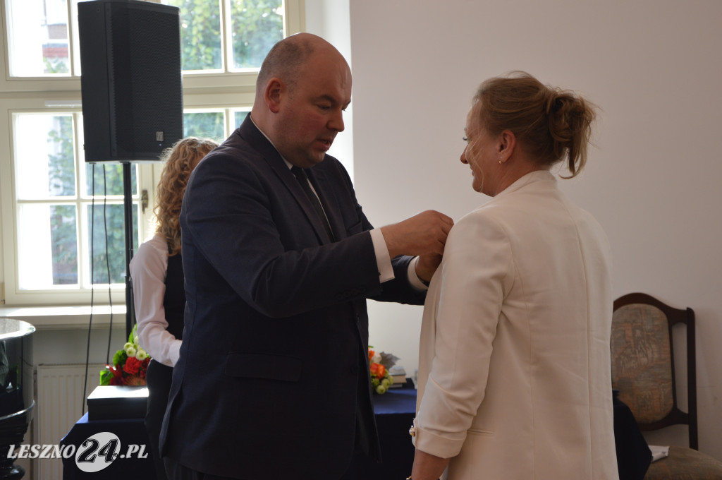 Medale, dyplomy i podziękowania. Wyróżniono nauczycieli