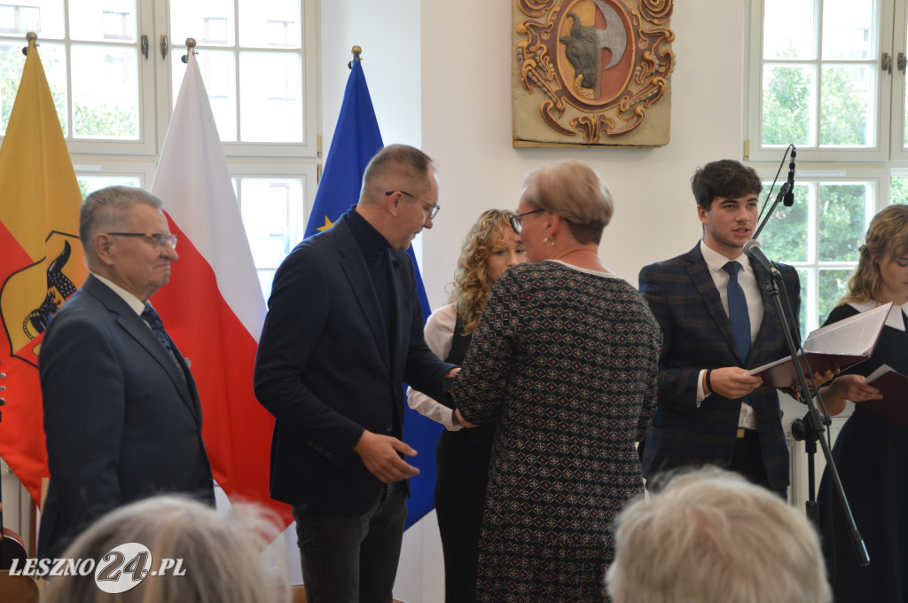 Medale, dyplomy i podziękowania. Wyróżniono nauczycieli