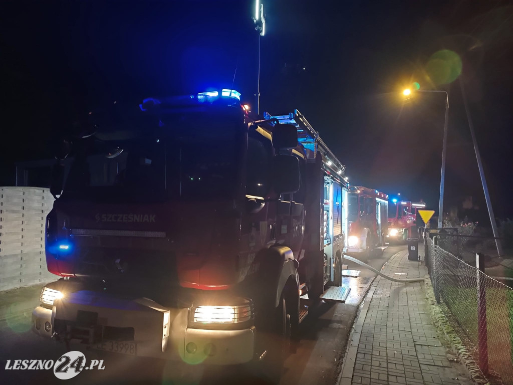 Nocny pożar w przydomowej stolarni