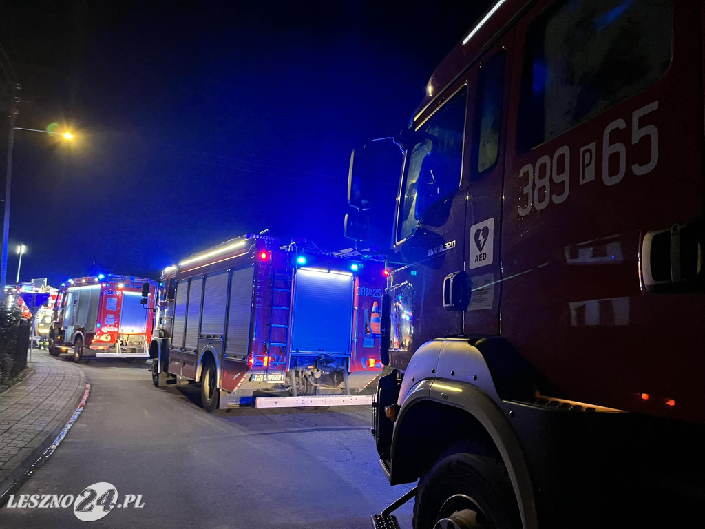 Nocny pożar w przydomowej stolarni