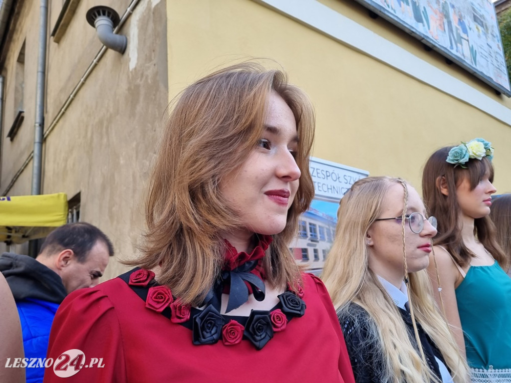 Przytul kurtkę z pokazem mody