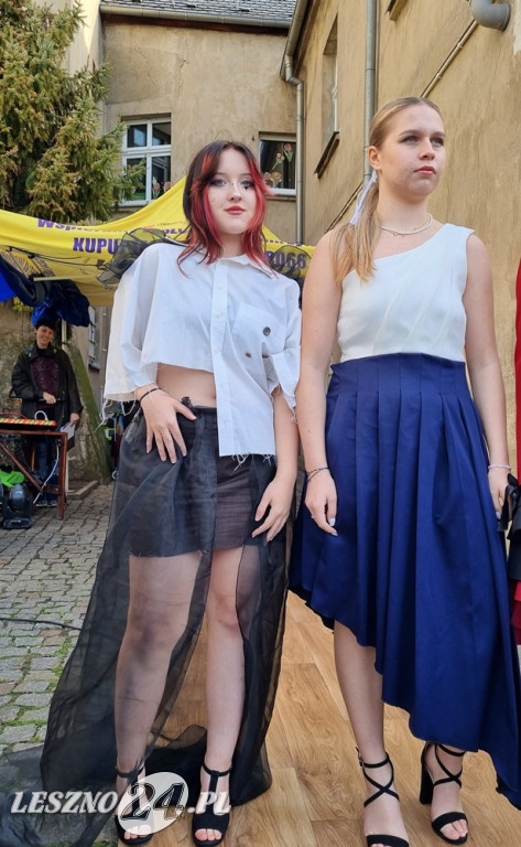 Przytul kurtkę z pokazem mody