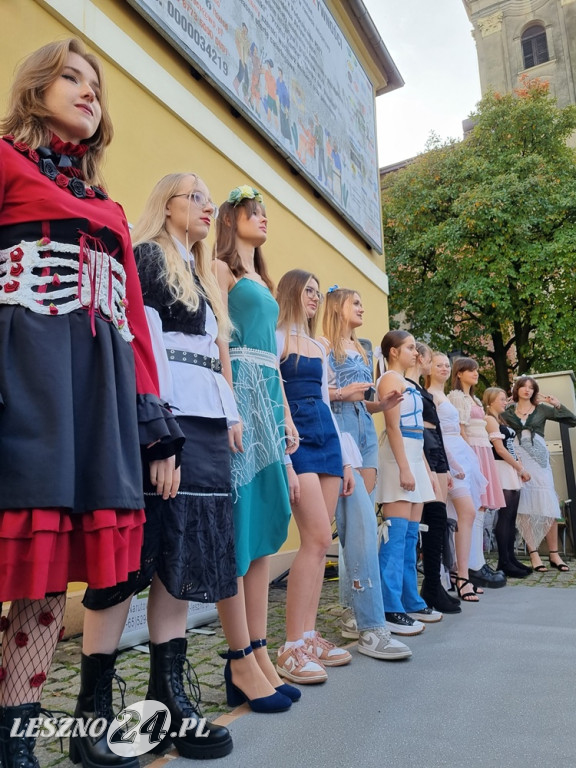Przytul kurtkę z pokazem mody