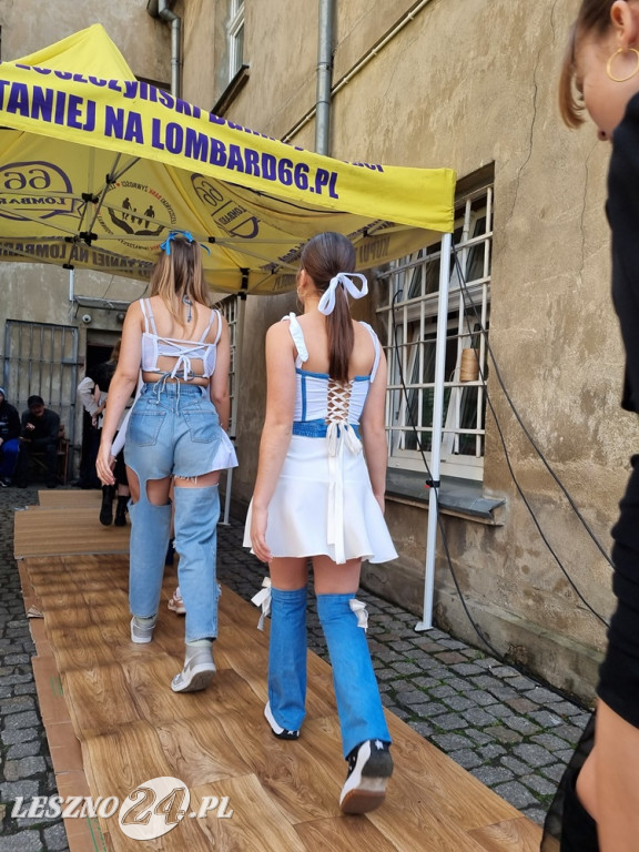 Przytul kurtkę z pokazem mody