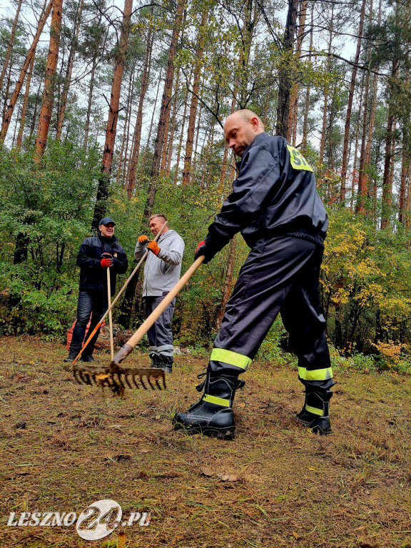 Strażacy porządkowali miejsce pamięci