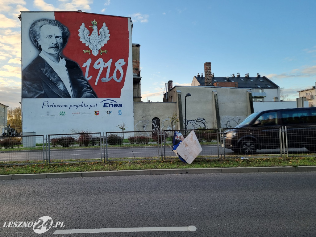 Banery posła Piotra Kalety zaśmiecają Leszno