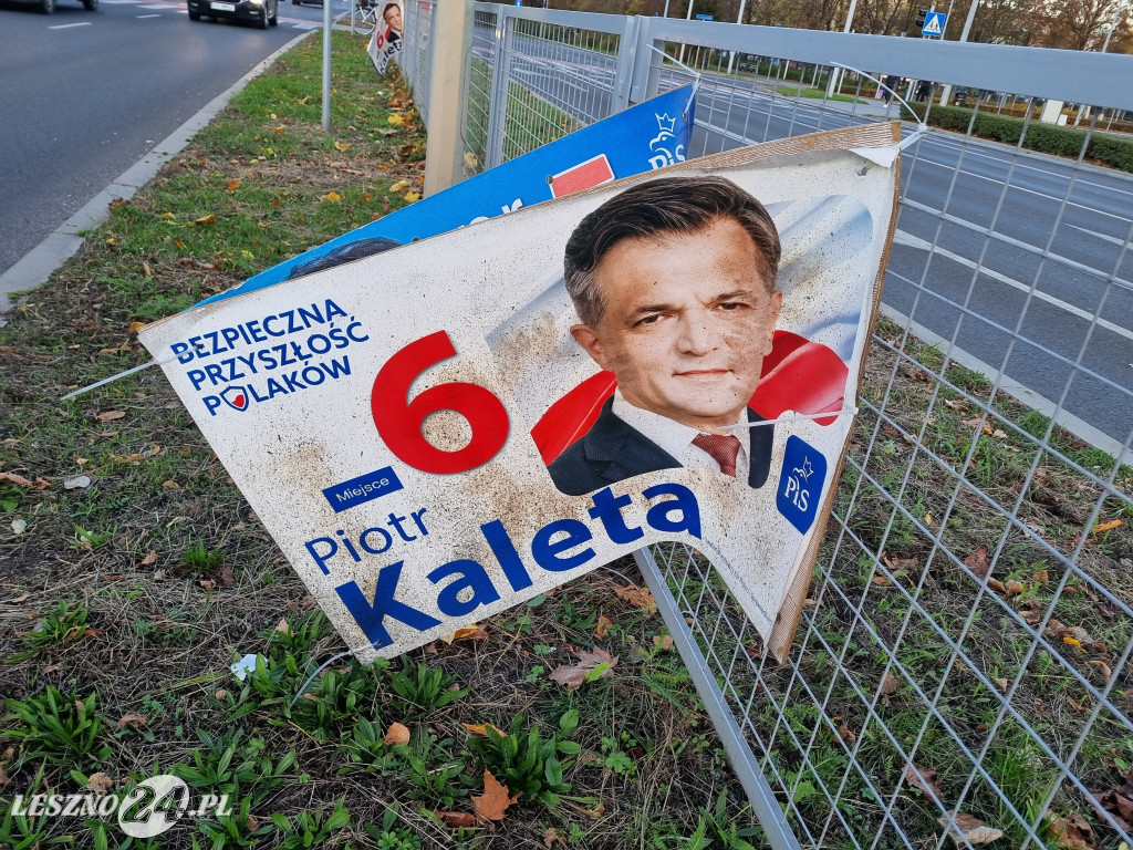 Banery posła Piotra Kalety zaśmiecają Leszno