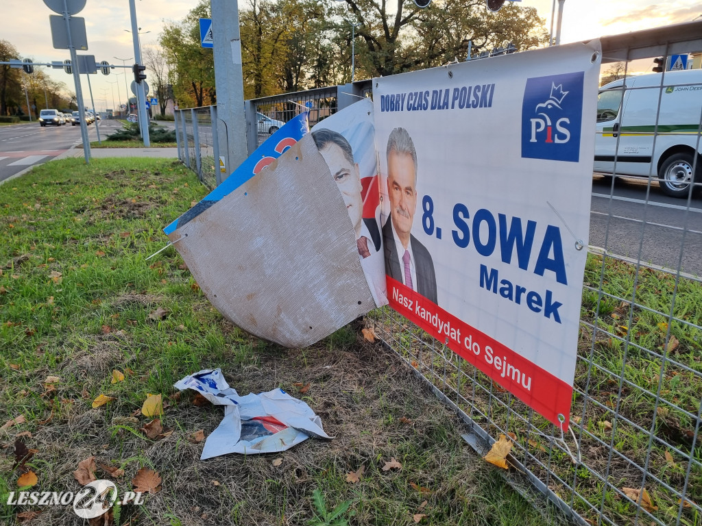 Banery posła Piotra Kalety zaśmiecają Leszno