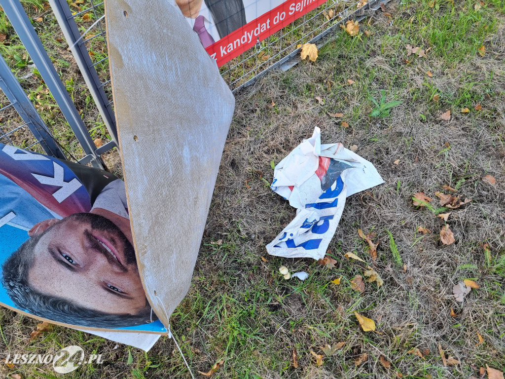 Banery posła Piotra Kalety zaśmiecają Leszno