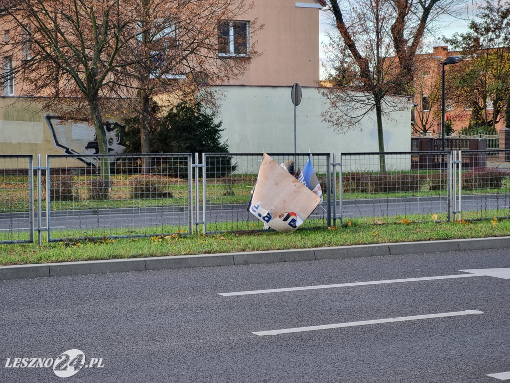 Banery posła Piotra Kalety zaśmiecają Leszno