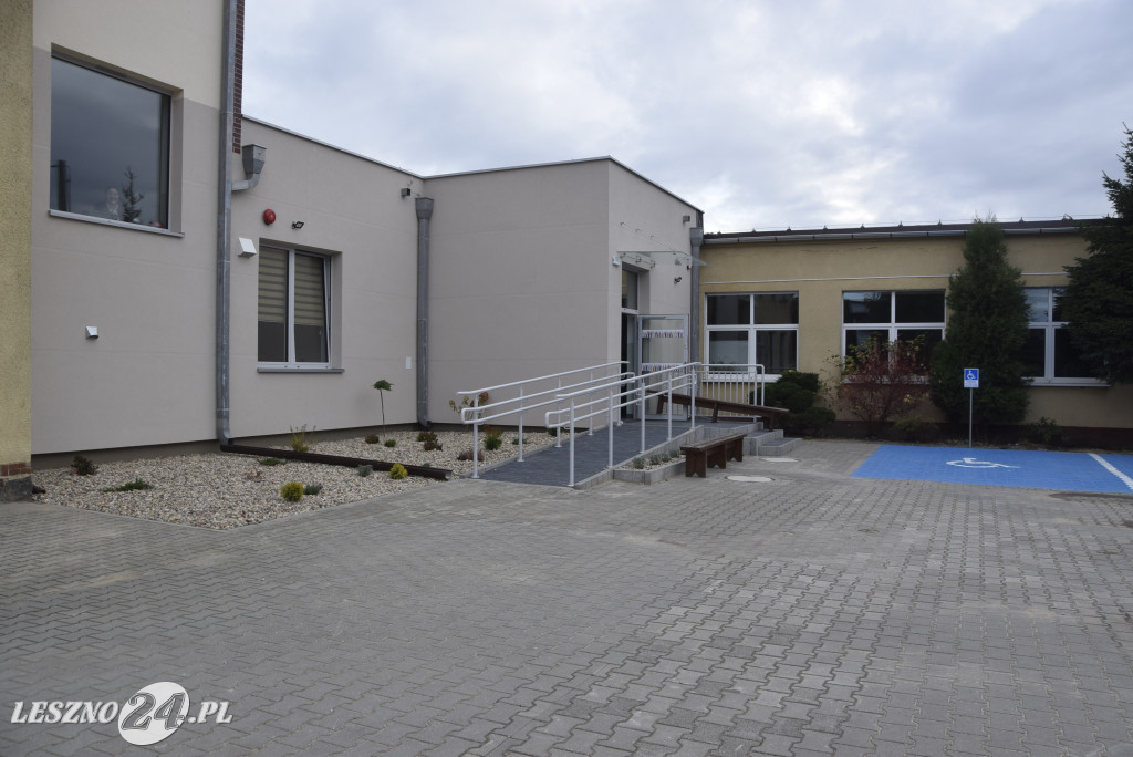 Rozbudowana szkoła w Lasocicach
