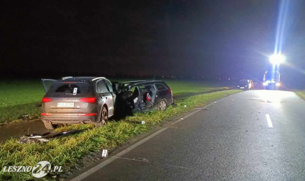 Czołowe zderzenie dwóch osobówek