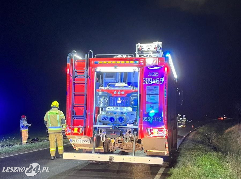 Czołowe zderzenie dwóch osobówek