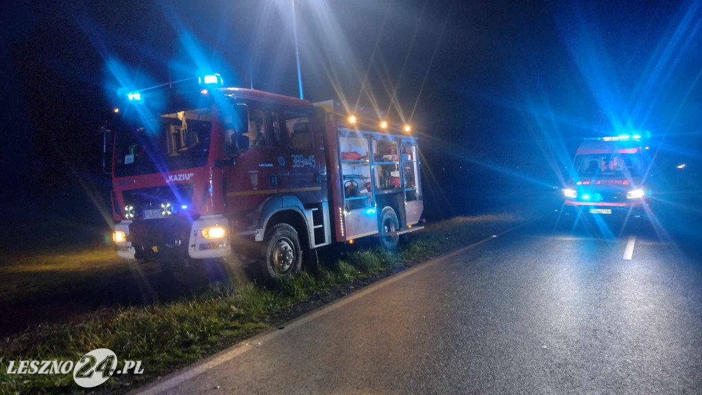 Czołowe zderzenie dwóch osobówek