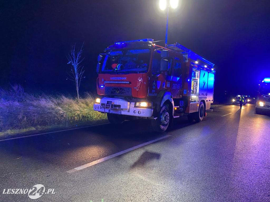 Czołowe zderzenie dwóch osobówek