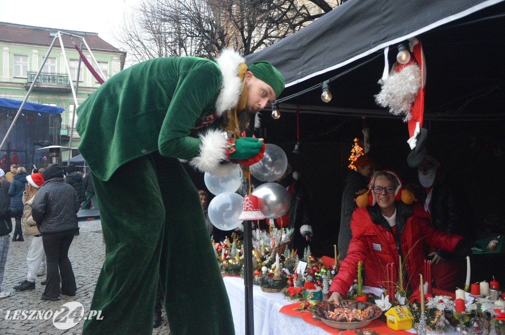 Ekstremalne Mikołajki z NGO na Rynku w Lesznie