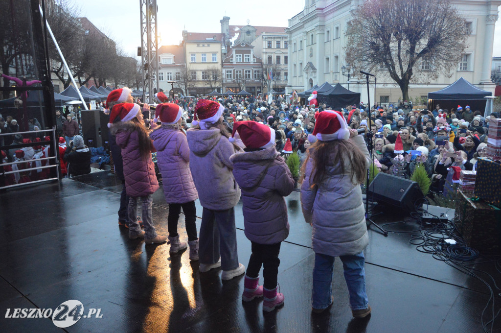 Ekstremalne Mikołajki z NGO na Rynku w Lesznie