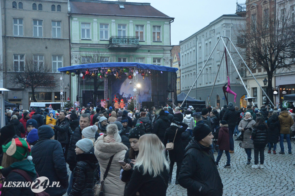 Ekstremalne Mikołajki z NGO na Rynku w Lesznie