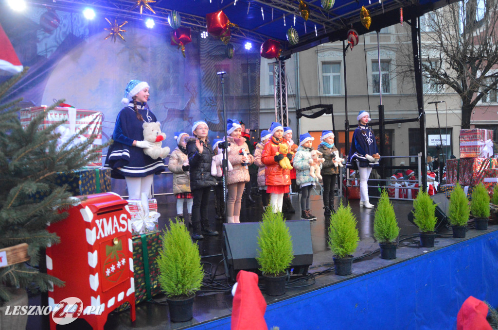 Ekstremalne Mikołajki z NGO na Rynku w Lesznie
