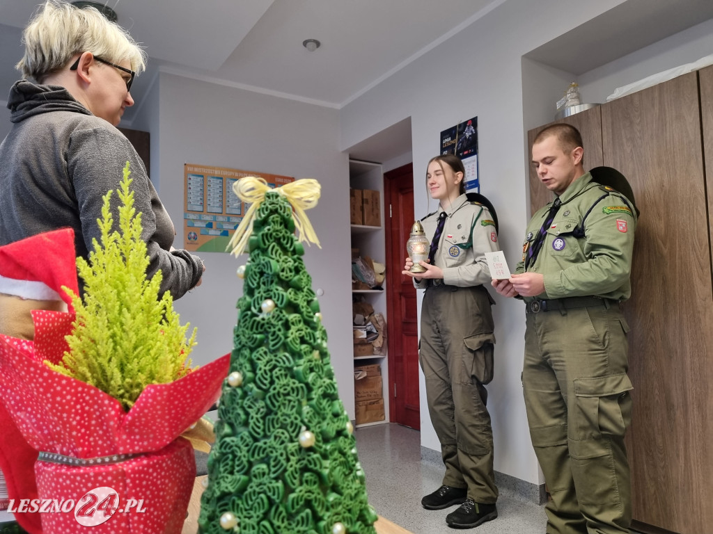 Roznoszą Betlejemskie Światło Pokoju