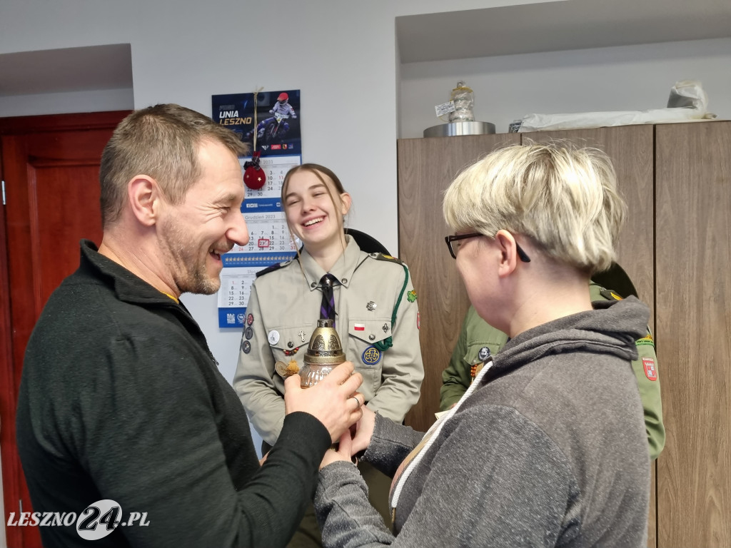 Roznoszą Betlejemskie Światło Pokoju