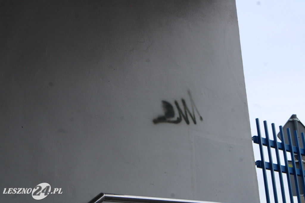 Kto nabazgrał w tunelu?