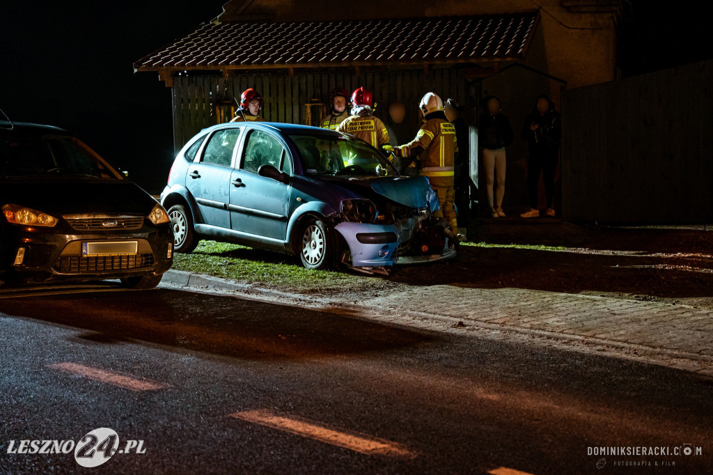 W Bukówcu Górnym samochód wjechał w dom