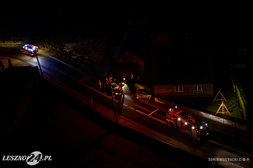 W Bukówcu Górnym samochód wjechał w dom