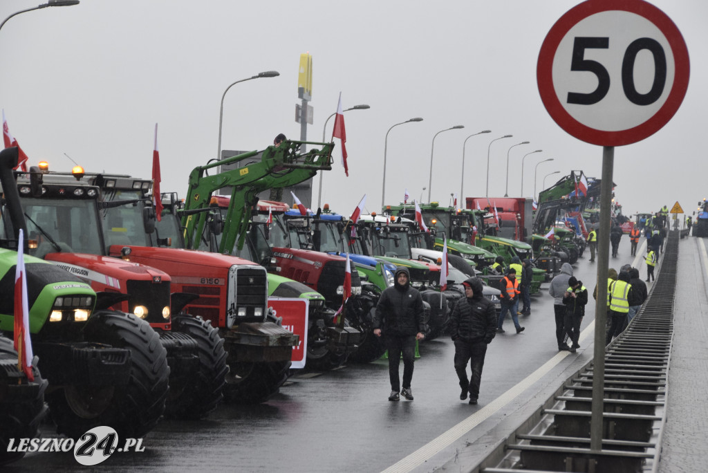 Protest rolniczy na węźle Leszno-Zachód na S5