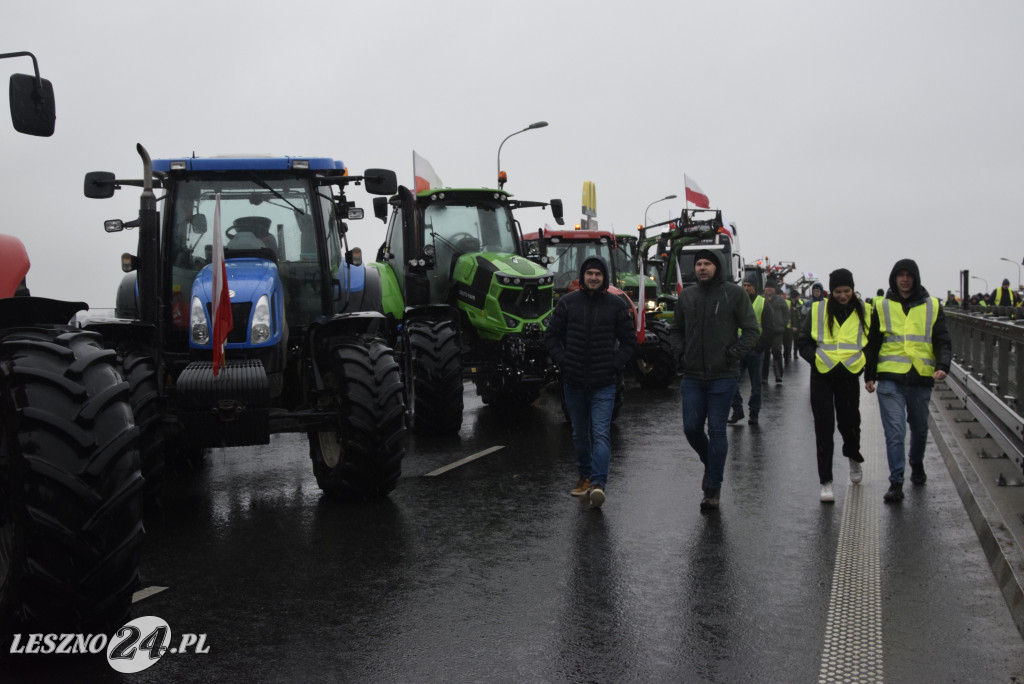 Protest rolniczy na węźle Leszno-Zachód na S5