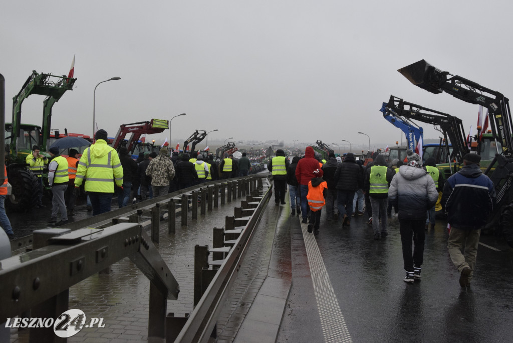 Protest rolniczy na węźle Leszno-Zachód na S5