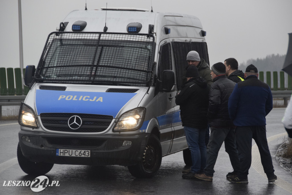 Protest rolniczy na węźle Leszno-Zachód na S5
