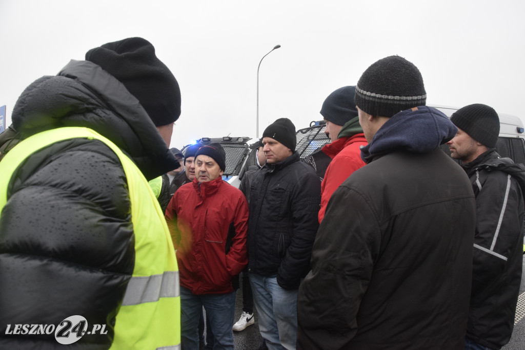 Protest rolniczy na węźle Leszno-Zachód na S5