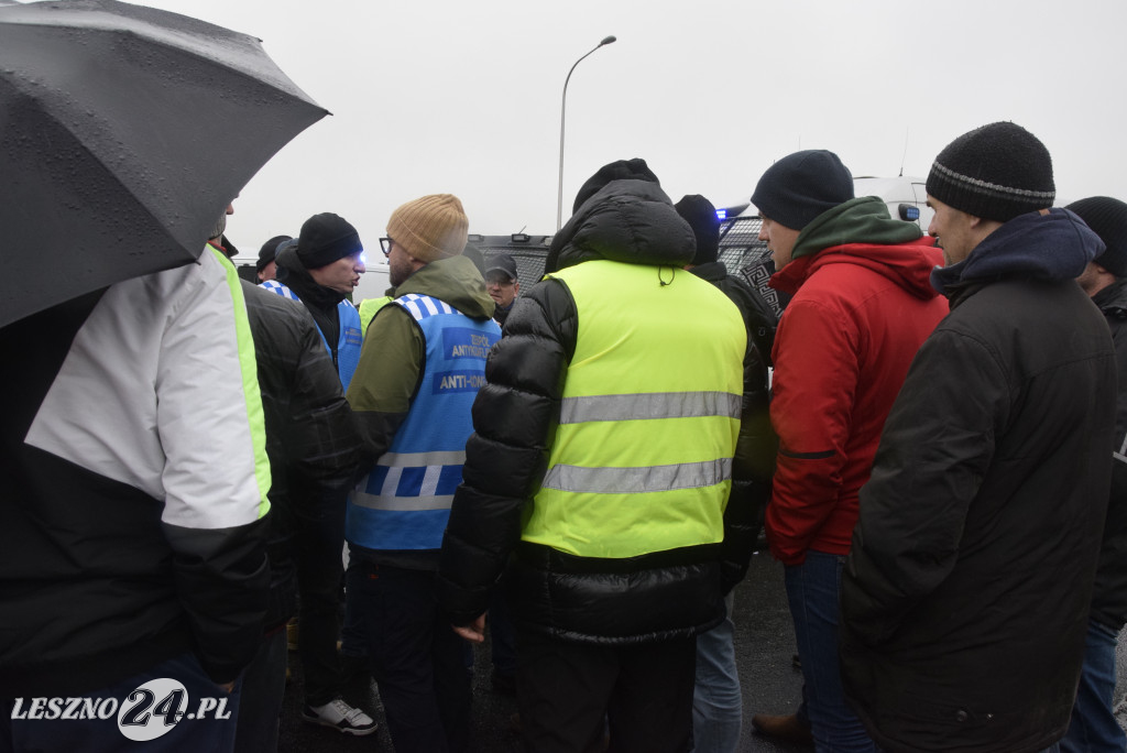 Protest rolniczy na węźle Leszno-Zachód na S5