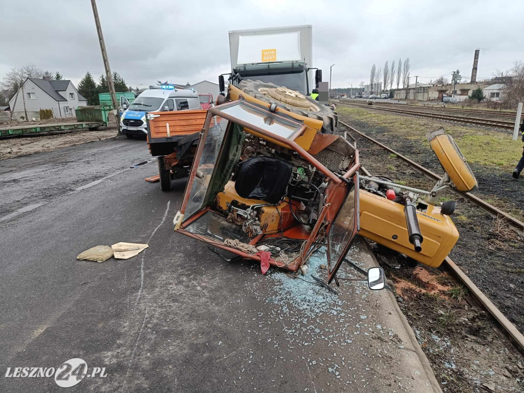 Ciężarówka uderzyła w traktor