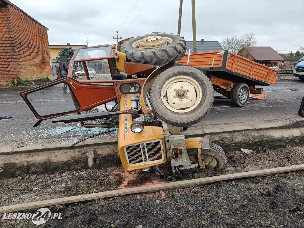 Ciężarówka uderzyła w traktor