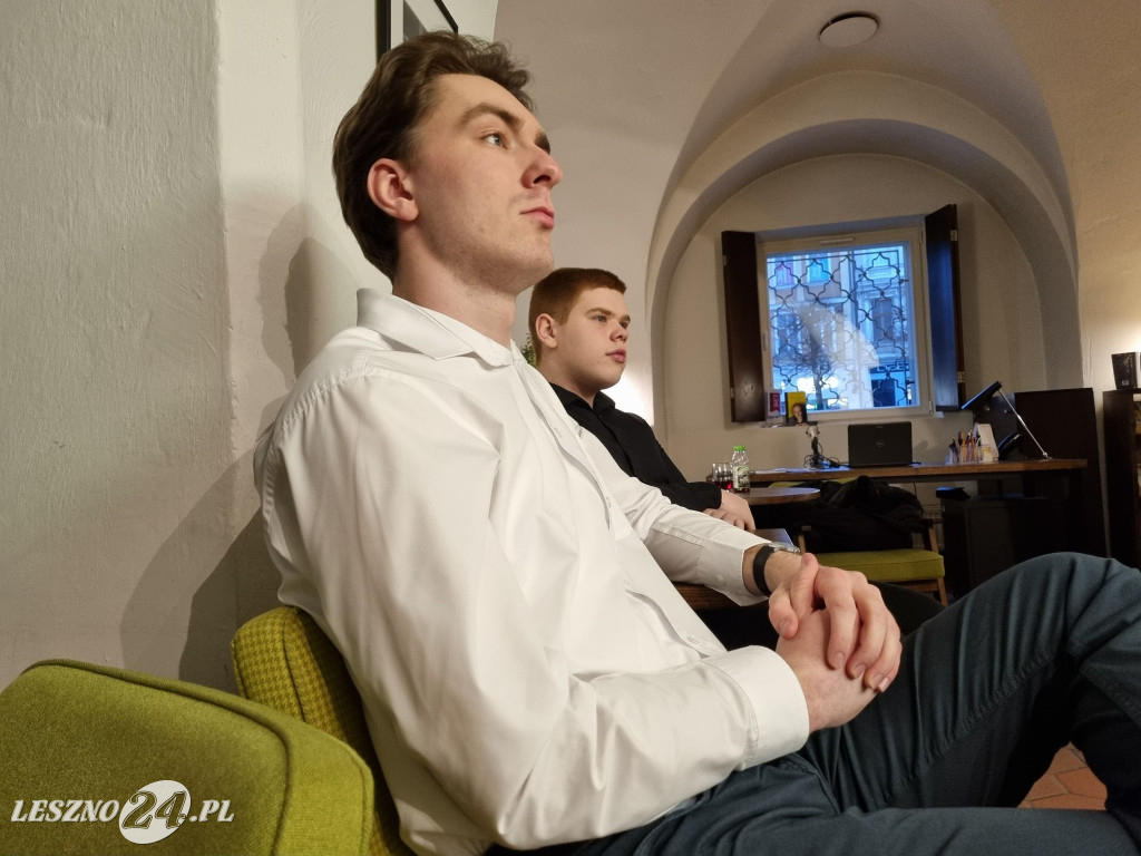 Młodzież rozmawiała o Lesznie i wyborach