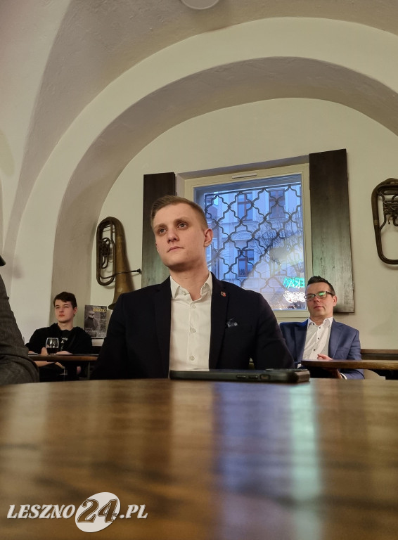Młodzież rozmawiała o Lesznie i wyborach