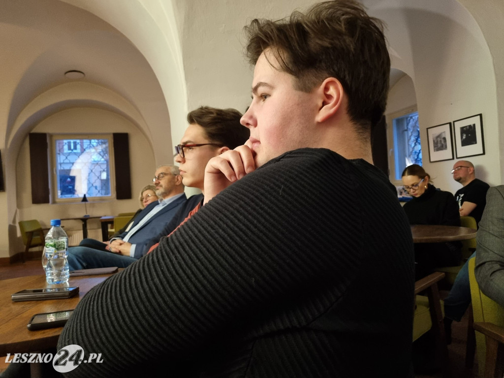 Młodzież rozmawiała o Lesznie i wyborach