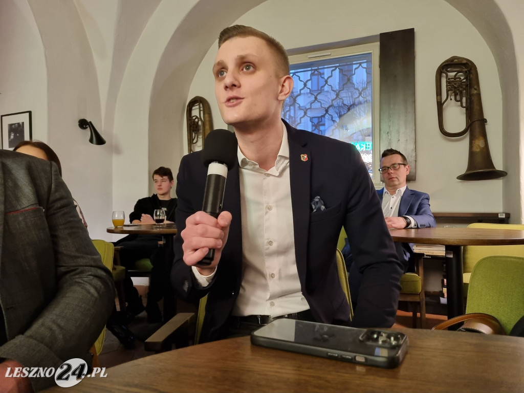 Młodzież rozmawiała o Lesznie i wyborach